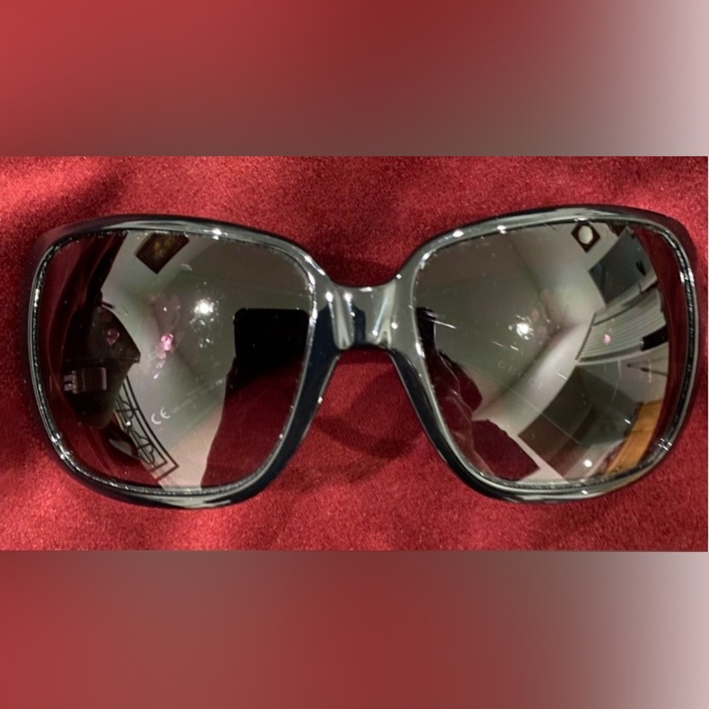 Gucci Black Sunglasses - Picture 9 of 15